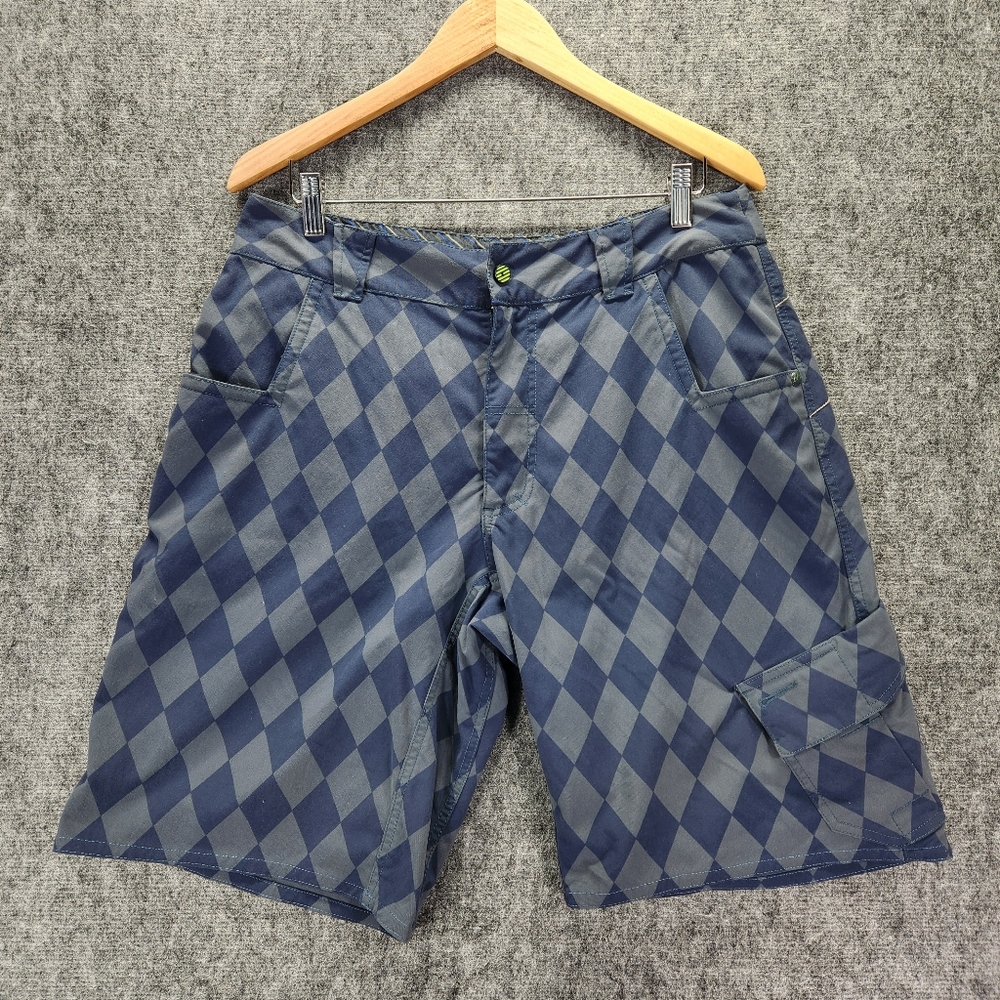 Lululemon Men's Size 34 Blue Diamond Cargo Pockets Mountain Bike Shorts